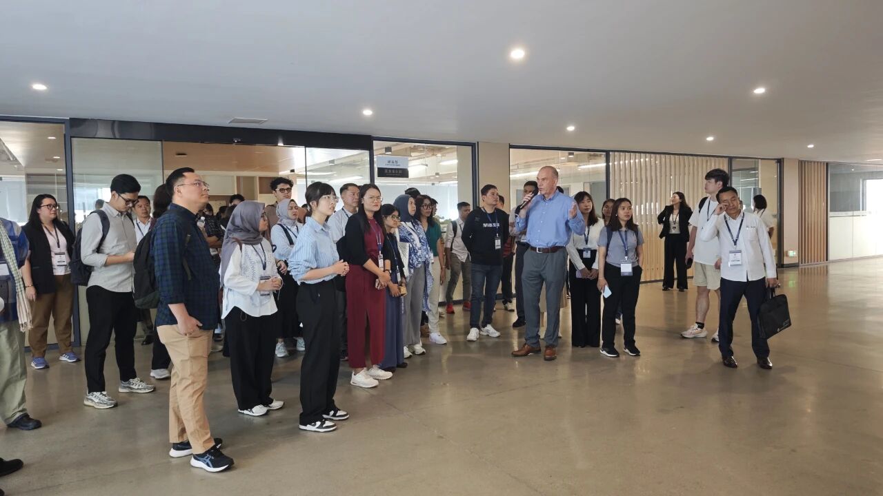 參觀(guān)辦公樓